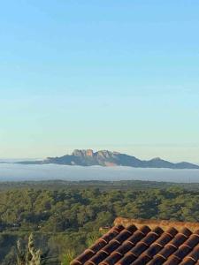 Maison au calme dans résidence privée avec piscine vue mer