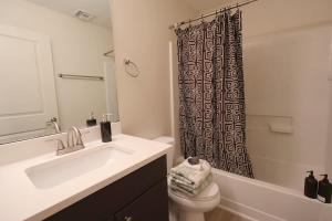 Central To Phoenix and Scottsdale Spacious 3BR Escape in Phoenix!