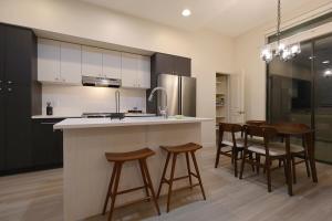 Central To Phoenix and Scottsdale Spacious 3BR Escape in Phoenix!