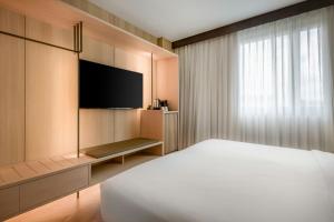 Standard Plus King, Guest room, 1 King room in AC Hotel Firenze