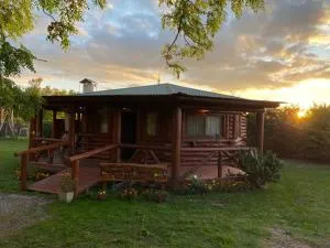 cabaña octogonal rodeada de naturaleza - Otamendi