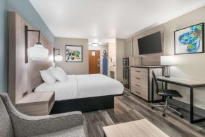 King Room with Sofa Bed - Non-Smoking room in Coratel Inn & Suites Park city
