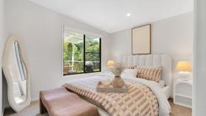 Kookaburra - Sleeps 5, Luxe Riverside Retreat