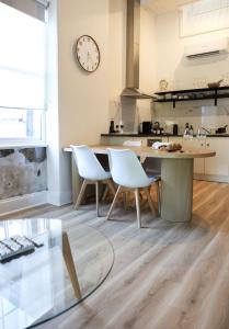 Beechworth Clements Cottage on Main St. Bare bnb by Bare Body Beauty co. Single Room lobby
