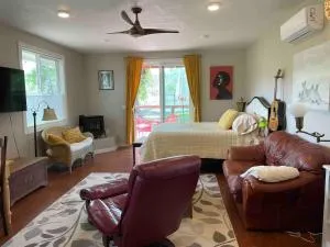 Garden house with gas fireplace - Lakeport