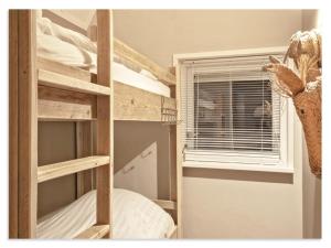 Holiday Home in Yn e Lijte with Water Sports