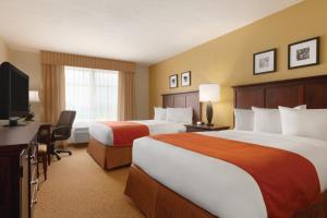 Queen Room with Two Queen Beds - Non-Smoking room in Country Inn & Suites by Radisson Sumter SC