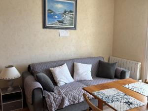 Appartement 2 Pièces avec Loggia Vue Mer et Parking, Près de la Plage - FR-1-712-38