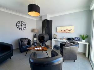 Maison Spacieuse avec Piscine Privée et Jardin à Saint Jean de Monts - FR-1-323-381