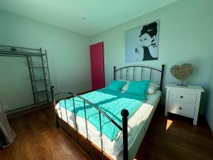 Maison Spacieuse avec Piscine Privée et Jardin à Saint Jean de Monts - FR-1-323-381