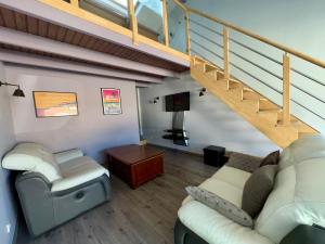 Maisons de vacances Maison Spacieuse avec Piscine Privee, Proche Centre et Plage, Saint Jean de Monts - FR-1-323-381 : photos des chambres