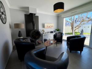 Maisons de vacances Maison Spacieuse avec Piscine Privee, Proche Centre et Plage, Saint Jean de Monts - FR-1-323-381 : photos des chambres