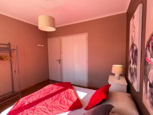 Maisons de vacances Maison Spacieuse avec Piscine Privee, Proche Centre et Plage, Saint Jean de Monts - FR-1-323-381 : photos des chambres