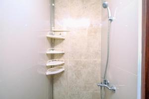 Cozy and Homey Studio Room Transpark Cibubur Apartment By Travelio