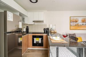 Vacation Escape - Elegant Barranco Stay near Beach & Art