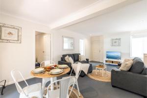 Maestral II - Beachside Villa with Private Garden