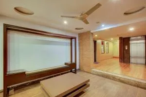 Super Townhouse Oak JVH hotel (Next to Mysore Road Metro Station) - Kumbalgod