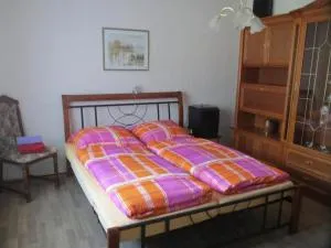 Ferienhaus In Ruhiger Lage In Der Nähe Zahlreicher Wanderrouten, Reitmöglichkeit - Wutha-Farnroda