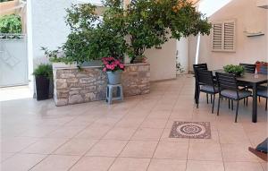 Cozy Apartment In Supetar