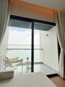 A La Carte Ha Long Oceanview Panoramic 2BR2WC 75m2 Residence Suite with balcony