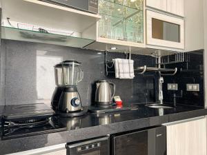 The Snake 1BR by Geko