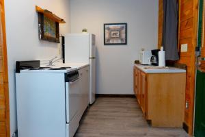 Black Bear Studio in Tranquil Courtyard by Grand Luxe