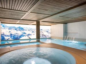 Appartement prestige au pied des pistes avec parking et espace bien-être - FR-1-181-2846