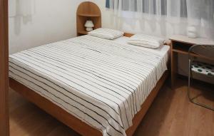 2 Bedroom Beautiful Apartment In Zadar 