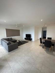 Top Floor, Esplanade view in CBD