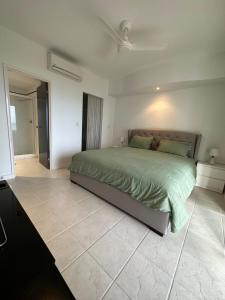 Top Floor, Esplanade view in CBD