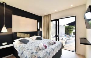 Stunning Home In Makarska With Wifi 