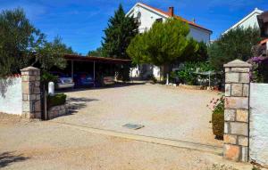 Lovely Apartment In Jezera With Wifi