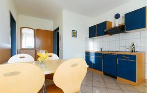 Lovely Apartment In Jezera With Wifi