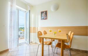 Lovely Apartment In Jezera With Wifi