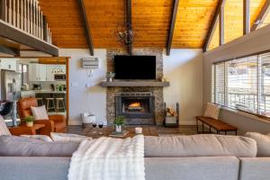 Rustic Log Cabin in Munds Park