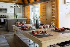 Rustic Log Cabin in Munds Park