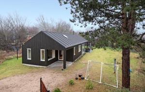 Beautiful Home In Fårevejle With Wifi