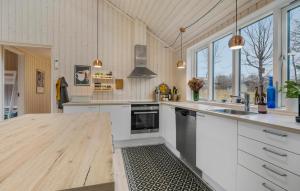 Beautiful Home In Fårevejle With Wifi