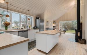 Beautiful Home In Fårevejle With Wifi