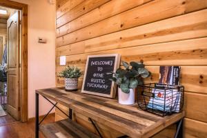 Spacious Cozy Cabin Retreat on 5-Acres with HotTub