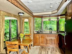 Lakefront RV Cottage in Parry Sound #18
