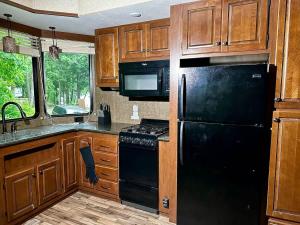 Lakefront RV Cottage in Parry Sound #18