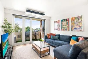 Beachfront 2-Bed Apartment with Balcony - Middle Park