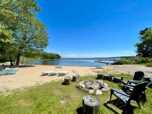 Georgian Bay 3-bdrm lakefront Main House