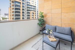 Frank Porter - Azizi Riviera 26