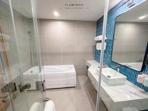 Ngắm nhìn hoàng hôn trên biển