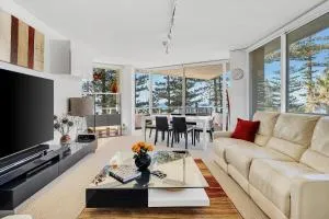 Unbeatable Beachfront Views 3 mins walk to Corso - Collaroy