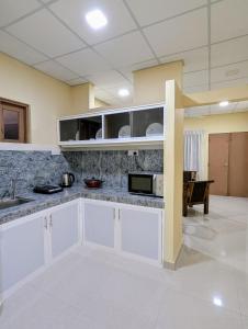 Ocean Breeze Retreat Coastal Getaway in Colombo