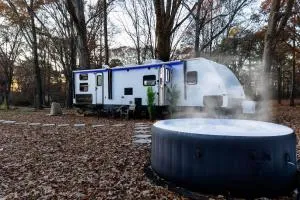 Spacious Oasis With Hot Tub & Firepit In The Woods - Rex