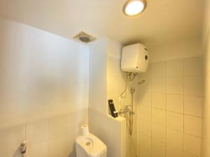 Spacious Studio Apartment at Jarrdin Cihampelas By Travelio